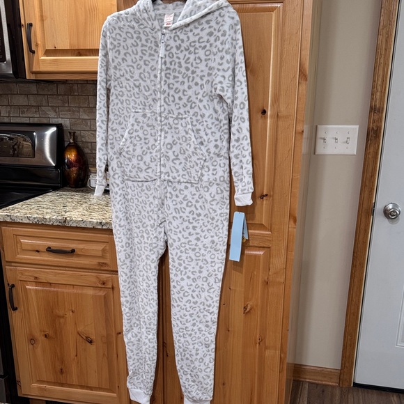 Cat & Jack Other - Cat & Jack Gray Leopard Plush Hooded Pajama Onesie